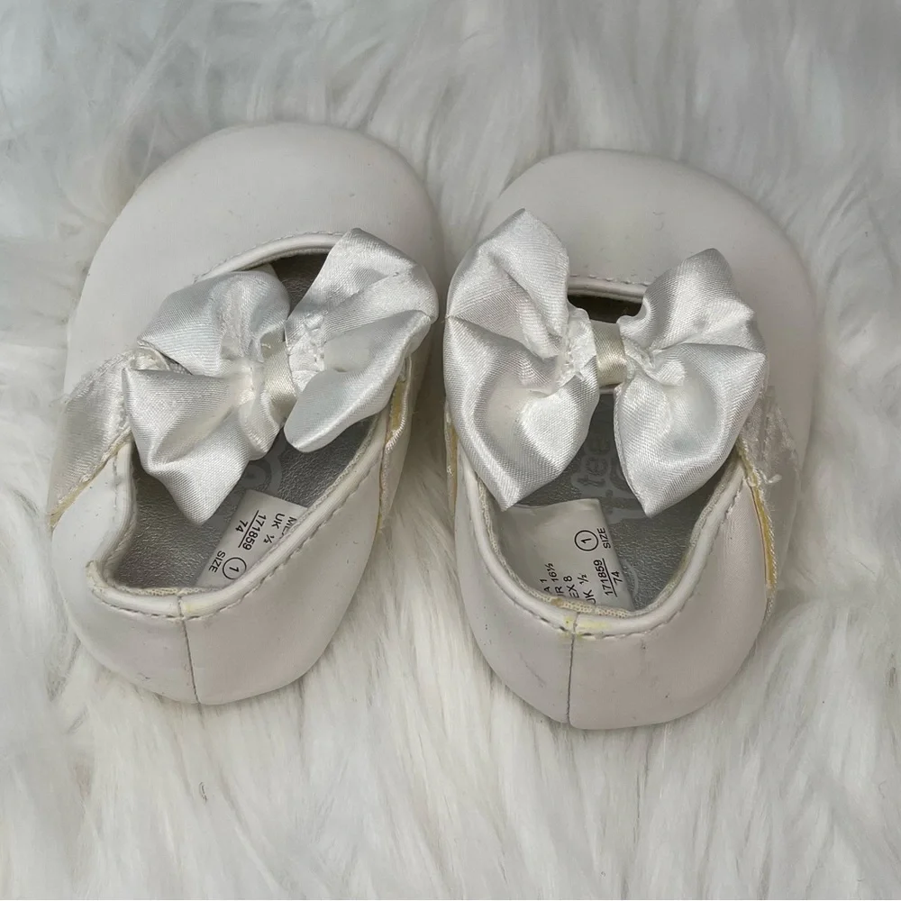Baby’s Elegant Shoes with Bows